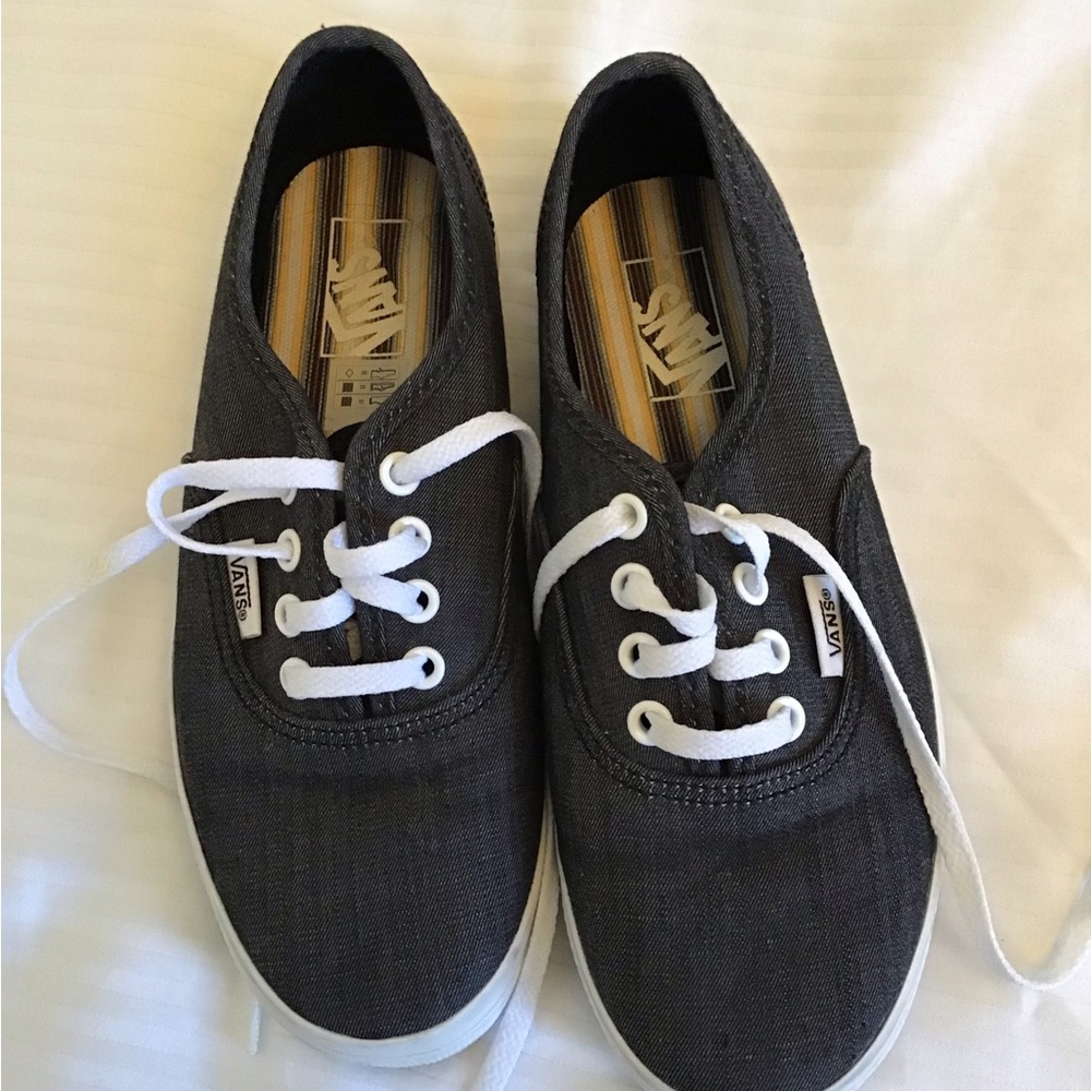 Vans Authentic Low-Top Canvas Sneakers in Black girls size 2